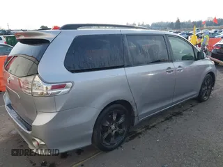 2011 Toyota Sienna SE with VIN 5TDXK3DC4BS070311, listed as a IAAI auction lot 41379741 with 138,589 mi miles. Bid and sale history available at carsss.com. Image 6.