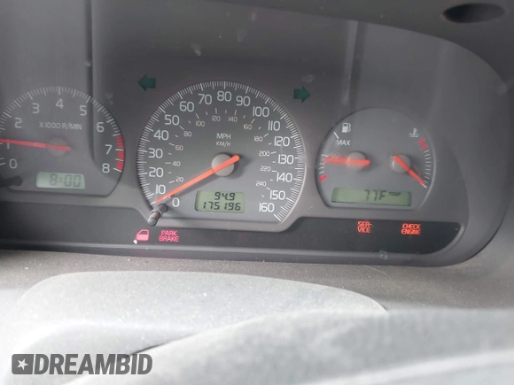 2001 Volvo V40 z VIN YV1VW29531F656295, wystawiony jako IAAI lot #42280990 z przebiegiem 175 196 mil mil oraz . Historia ofert i sprzedaży dostępna na DreamBid. Obrazek 7.