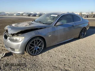 2007 BMW 3 Series 328i z VIN WBAWV13527PK48127, wystawiony jako Copart lot #79733484 z przebiegiem Nie podano mil oraz Szkoda całkowita • Salvage title. Historia ofert i sprzedaży dostępna na DreamBid. Obrazek 1.