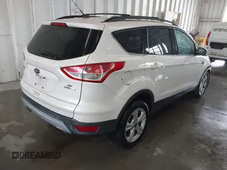 2014 Ford Escape SE with VIN 1FMCU0GX7EUB33872, listed as a IAAI auction lot 41953027 with 239,403 mi miles. Bid and sale history available at carsss.com. Image 4.