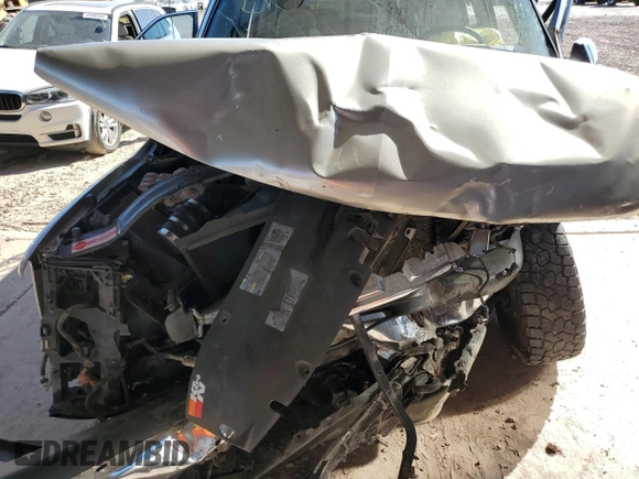2003 Chevrolet Suburban LT with VIN 3GNGK26U33G203907, listed as a Copart auction lot 46903905 with 318,022 mi miles and Salvage Title. Bid and sale history available at carsss.com. Image 12.