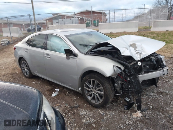 2016 Lexus ES 300h z VIN JTHBW1GGXG2109451, wystawiony jako IAAI lot #41168128 z przebiegiem 101 603 mil mil oraz . Historia ofert i sprzedaży dostępna na DreamBid. Obrazek 1.