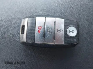 2019 Kia Sorento EX z VIN 5XYPHDA59KG606743, wystawiony jako IAAI lot #42110881 z przebiegiem 98 614 mil mil oraz . Historia ofert i sprzedaży dostępna na DreamBid. Obrazek 11.
