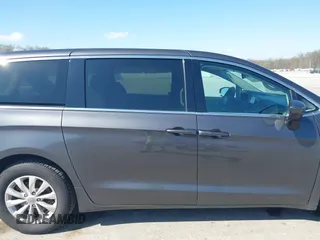 2017 Chrysler Pacifica Touring with VIN 2C4RC1DG0HR587782, listed as a IAAI auction lot 41954896 with 122,130 mi miles and . Bid and sale history available at DreamBid. Image 13.