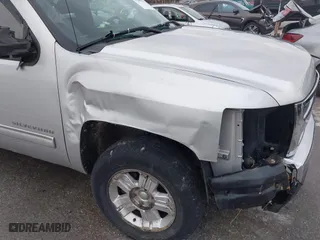 2010 Chevrolet Silverado 1500 LT with VIN 1GCSKSE36AZ117614, listed as a IAAI auction lot 41206928 with 1 mi miles. Bid and sale history available at carsss.com. Image 6.