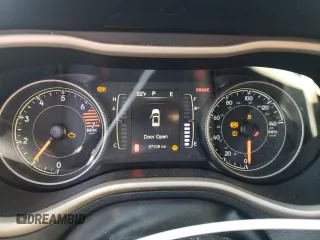 2017 Jeep Cherokee Latitude с VIN 1C4PJLCB2HW585800, выставлен на аукционе Copart как лот 57821955 с пробегом 97 109 миль миль и Списание • Salvage title. История ставок и продаж доступна на DreamBid. Изображение 9.