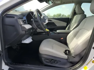 2025 Toyota Camry LE z VIN 4T1DAACK8SU068409, wystawiony jako Copart lot #51927985 z przebiegiem 9603 mil mil oraz Nie do naprawy • Non repairable. Historia ofert i sprzedaży dostępna na DreamBid. Obrazek 7.