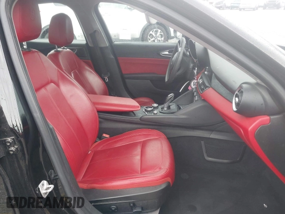 2019 Alfa Romeo Giulia z VIN ZARFAMAN5K7621548, wystawiony jako IAAI lot #41744662 z przebiegiem 63 759 mil mil oraz . Historia ofert i sprzedaży dostępna na DreamBid. Obrazek 5.
