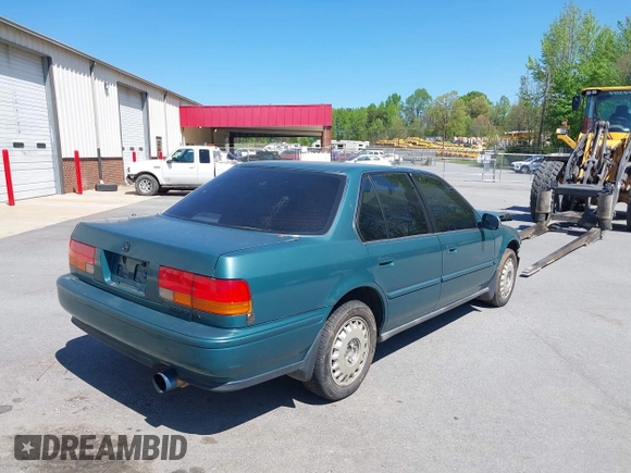 1993 Honda Accord LX with VIN 1HGCB7553PA066813, listed as a IAAI auction lot 41958935 with 454,394 mi miles. Bid and sale history available at carsss.com. Image 4.
