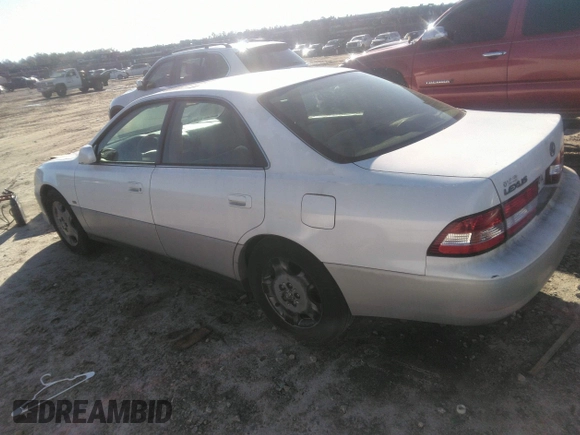 2001 Lexus ES with VIN JT8BF28GX10308569, listed as a IAAI auction lot 41159614 with 188,842 mi miles. Bid and sale history available at carsss.com. Image 3.