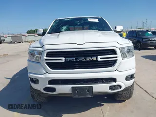 2019 Ram 1500 Big Horn z VIN 1C6RREFT3KN717033, wystawiony jako IAAI lot #41956116 z przebiegiem 37 029 mil mil oraz . Historia ofert i sprzedaży dostępna na DreamBid. Obrazek 12.