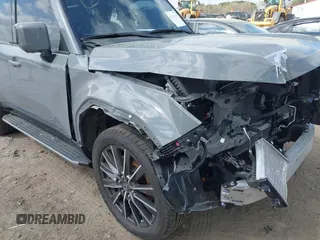2024 Lexus GX 550 Luxury z VIN JTJVBCDX6R5010778, wystawiony jako IAAI lot #41902851 z przebiegiem 14 133 mil mil oraz . Historia ofert i sprzedaży dostępna na DreamBid. Obrazek 18.