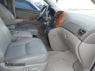 2007 Toyota Sienna XLE with VIN 5TDZK22C97S062721, listed as a IAAI auction lot 41900786 with 220,189 mi miles. Bid and sale history available at carsss.com. Image 5.