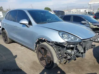 2017 Porsche Cayenne with VIN WP1AA2A20HKA80556, listed as a IAAI auction lot 40449857 with 40,504 mi miles. Bid and sale history available at carsss.com. Image 1.
