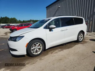 2018 Chrysler Pacifica Touring with VIN 2C4RC1DG0JR168076, listed as a Copart auction lot 62924895 with 125,767 mi miles and Clean title. Bid and sale history available at DreamBid. Image 1.