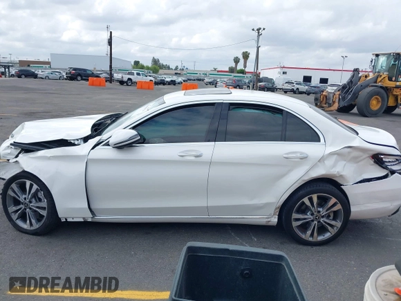 2021 Mercedes-Benz C 300 z VIN W1KWF8DB8MR605913, wystawiony jako IAAI lot #42098934 z przebiegiem 41 085 mil mil oraz . Historia ofert i sprzedaży dostępna na DreamBid. Obrazek 14.