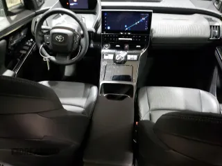 2023 Toyota bZ4X XLE z VIN JTMABACA3PA011958, wystawiony jako Copart lot #78787773 z przebiegiem 9 756 mil mil oraz . Historia ofert i sprzedaży dostępna na DreamBid. Obrazek 8.