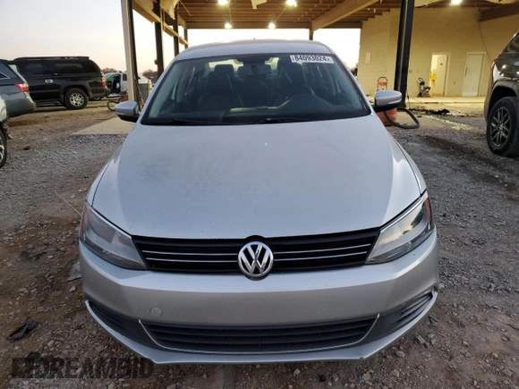 2014 Volkswagen Jetta Sedan SE w/Connectivity with VIN 3VWD07AJ2EM287117, listed as a Copart auction lot 84093024 with 104,477 mi miles and Salvage Title. Bid and sale history available at carsss.com. Image 5.
