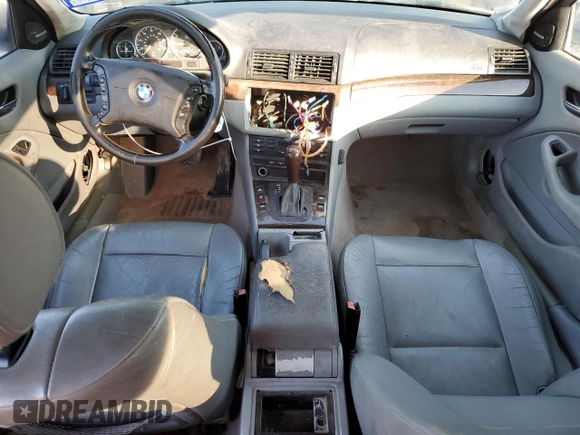 2004 BMW 3 Series 330i with VIN WBAEV53464KM33199, listed as a Copart auction lot 84850464 with 196,044 mi miles and Salvage Title. Bid and sale history available at carsss.com. Image 8.