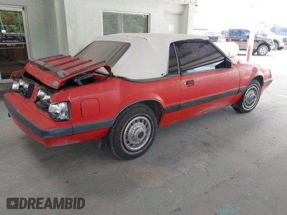 1986 Ford Mustang z VIN 1FABP2738GF131495, wystawiony jako IAAI lot #42437401 z przebiegiem 6 322 mil mil oraz . Historia ofert i sprzedaży dostępna na DreamBid. Obrazek 4.