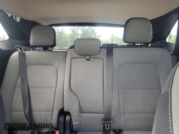 2020 Ford Escape SE z VIN 1FMCU0G64LUB30044, wystawiony jako Copart lot #64051365 z przebiegiem 85 553 mil mil oraz Czysty tytuł • Clean title. Historia ofert i sprzedaży dostępna na DreamBid. Obrazek 10.
