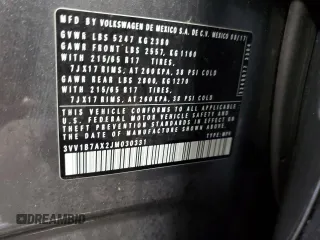2018 Volkswagen Tiguan S z VIN 3VV1B7AX2JM030331, wystawiony jako Copart lot #56221945 z przebiegiem Nie podano mil oraz Szkody całkowita. Historia ofert i sprzedaży dostępna na DreamBid. Obrazek 14.
