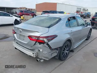 2022 Toyota Camry SE with VIN 4T1G11AK5NU625216, listed as a IAAI auction lot 41506214 with 65,097 mi miles. Bid and sale history available at carsss.com. Image 4.