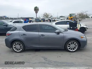 2013 Lexus CT 200h z VIN JTHKD5BH0D2167335, wystawiony jako IAAI lot #42374427 z przebiegiem 257 071 mil mil oraz . Historia ofert i sprzedaży dostępna na DreamBid. Obrazek 13.