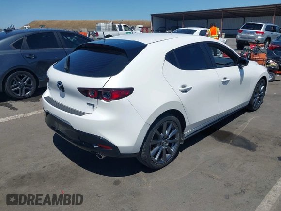 2021 Mazda 3 Select z VIN JM1BPAKLXM1321304, wystawiony jako IAAI lot #42289747 z przebiegiem Nie podano mil oraz . Historia ofert i sprzedaży dostępna na DreamBid. Obrazek 4.