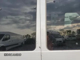 2000 Ford Econoline Passenger XL с VIN 1FMRE11WXYHA95807, выставлен на аукционе Copart как лот 53096555 с пробегом 180 652 миль миль и Списание • Salvage title. История ставок и продаж доступна на DreamBid. Изображение 11.