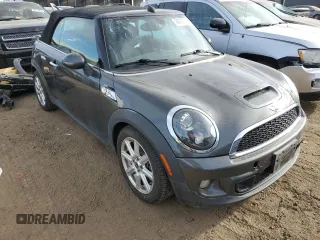 2011 MINI Convertible S z VIN WMWZP3C52BTX83901, wystawiony jako Copart lot #84217174 z przebiegiem 82 831 mil mil oraz Szkoda całkowita • Salvage title. Historia ofert i sprzedaży dostępna na DreamBid. Obrazek 4.
