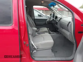 2008 Nissan Frontier LE z VIN 1N6AD09W08C433258, wystawiony jako IAAI lot #42127278 z przebiegiem 211 139 mil mil oraz . Historia ofert i sprzedaży dostępna na DreamBid. Obrazek 5.