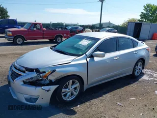 2015 Nissan Altima 2.5 z VIN 1N4AL3AP2FC591986, wystawiony jako IAAI lot #42172883 z przebiegiem 205 419 mil mil oraz . Historia ofert i sprzedaży dostępna na DreamBid. Obrazek 2.