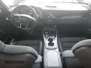 2023 Audi RS e-tron GT z VIN WAUBHBFW1P7903684, wystawiony jako Copart lot #76603094 z przebiegiem 6071 mil mil oraz Nie do naprawy. Historia ofert i sprzedaży dostępna na DreamBid. Obrazek 8.