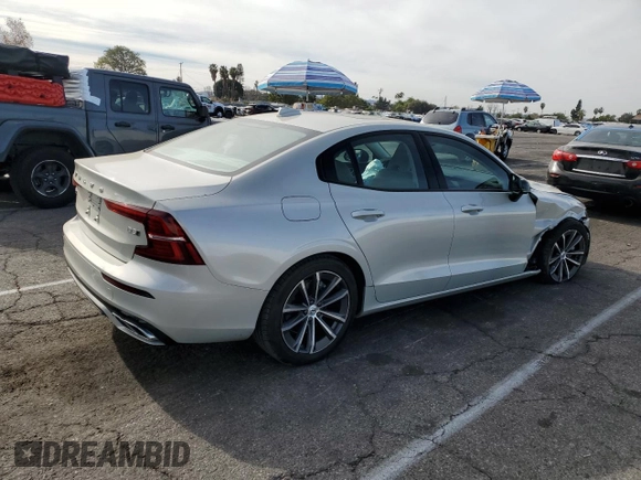 2022 Volvo S60 Momentum with VIN 7JRL12TZ1NG162669, listed as a Copart auction lot 41914305 with 3,642 mi miles and Salvage Title. Bid and sale history available at carsss.com. Image 3.