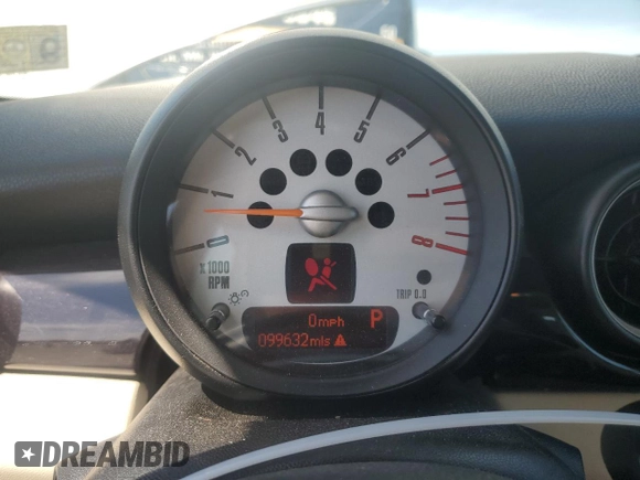 2011 MINI Hardtop with VIN WMWSU3C5XBTX96048, listed as a Copart auction lot 57607955 with 99,632 mi miles and Salvage title. Bid and sale history available at DreamBid. Image 9.
