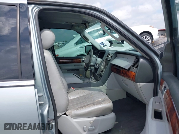 2005 Lincoln Navigator Luxury z VIN 5LMFU27505LJ13960, wystawiony jako IAAI lot #41893770 z przebiegiem Nie podano mil oraz . Historia ofert i sprzedaży dostępna na DreamBid. Obrazek 5.