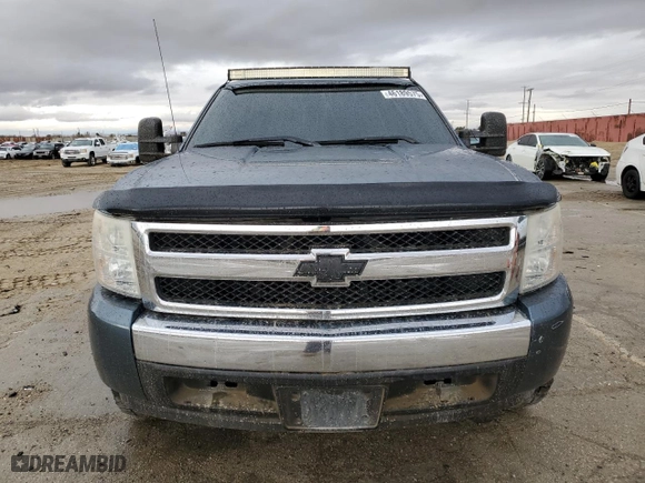 2007 Chevrolet Silverado 1500 LT w/1LT with VIN 2GCEC13CX71704763, listed as a Copart auction lot 46189575 with 111,571 mi miles and Salvage Title. Bid and sale history available at carsss.com. Image 5.