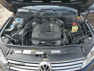 2016 Volkswagen Touareg Sport z VIN WVGEF9BP3GD008823, wystawiony jako Copart lot #56838985 z przebiegiem 49 612 mil mil oraz Nie do naprawy • Non repairable. Historia ofert i sprzedaży dostępna na DreamBid. Obrazek 12.