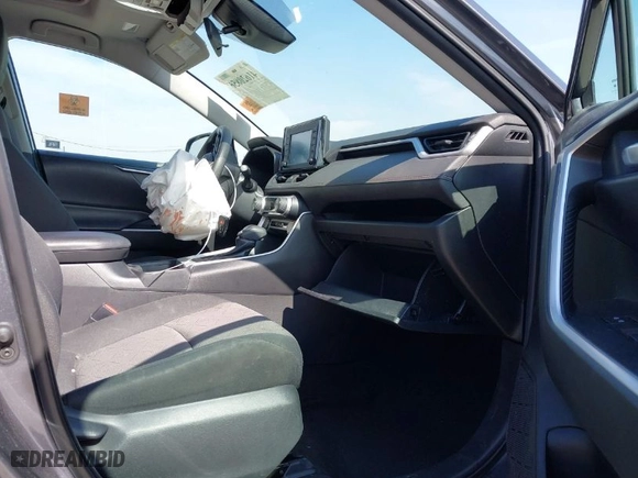 2019 Toyota RAV4 XLE with VIN 2T3W1RFV8KW049489, listed as a IAAI auction lot 41620856 with NaN miles. Bid and sale history available at carsss.com. Image 5.