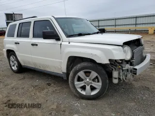 2007 Jeep Patriot Sport with VIN 1J8FT28W77D359282, listed as a Copart auction lot 44372385 with 194,152 mi miles and Salvage Title. Bid and sale history available at DreamBid. Image 4.