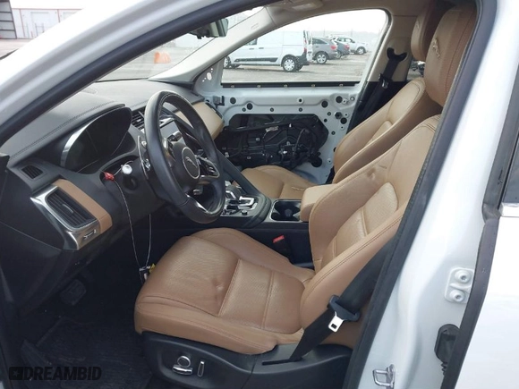 2022 Jaguar E-PACE SE with VIN SADFP2FX3N1031142, listed as a IAAI auction lot 41218650 with 83,735 mi miles. Bid and sale history available at carsss.com. Image 5.