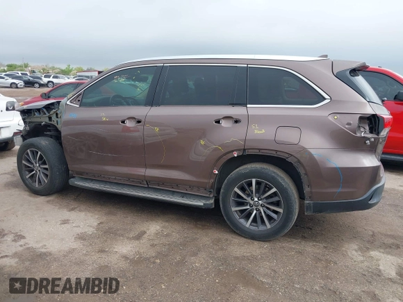 2017 Toyota Highlander XLE with VIN 5TDKZRFH1HS201561, listed as a IAAI auction lot 41841439 with 110,644 mi miles and . Bid and sale history available at DreamBid. Image 15.