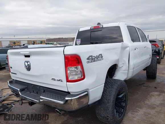 2022 Ram 1500 Big Horn z VIN 1C6SRFMT9NN241711, wystawiony jako IAAI lot #41696580 z przebiegiem 42 693 mil mil oraz . Historia ofert i sprzedaży dostępna na DreamBid. Obrazek 4.