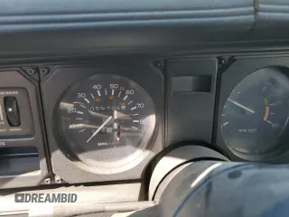 1982 Pontiac Firebird z VIN 1G2AW87H4CL566862, wystawiony jako Copart lot #74777384 z przebiegiem 597 058 mil mil oraz Czysty tytuł • Clean title. Historia ofert i sprzedaży dostępna na DreamBid. Obrazek 9.