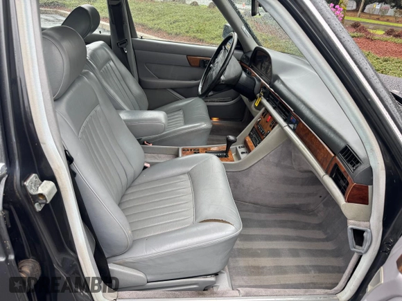 1988 Mercedes-Benz 560 with VIN WDBCA39D1JA406073, listed as a Copart auction lot 50398345 with 111,524 mi miles and Clean Title. Bid and sale history available at DreamBid. Image 5.