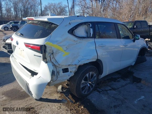 2023 Toyota Highlander Hybrid XLE with VIN 5TDKBRCH3PS116079, listed as a IAAI auction lot 41081018 with 56,351 mi miles. Bid and sale history available at carsss.com. Image 4.