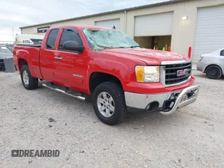 2010 GMC Sierra 1500 SLE z VIN 1GTSKVE3XAZ160130, wystawiony jako IAAI lot #42030574 z przebiegiem 158 698 mil mil oraz . Historia ofert i sprzedaży dostępna na DreamBid. Obrazek 1.