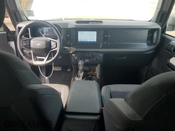 2021 Ford Bronco z VIN 1FMDE5AP9MLB01971, wystawiony jako Copart lot #60787155 z przebiegiem 35 097 mil mil oraz Szkoda całkowita • Salvage title. Historia ofert i sprzedaży dostępna na DreamBid. Obrazek 8.