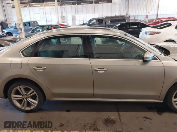 2014 Volkswagen Passat SE z VIN 1VWBN7A36EC064753, wystawiony jako IAAI lot #41221736 z przebiegiem 106 105 mil mil oraz . Historia ofert i sprzedaży dostępna na DreamBid. Obrazek 13.